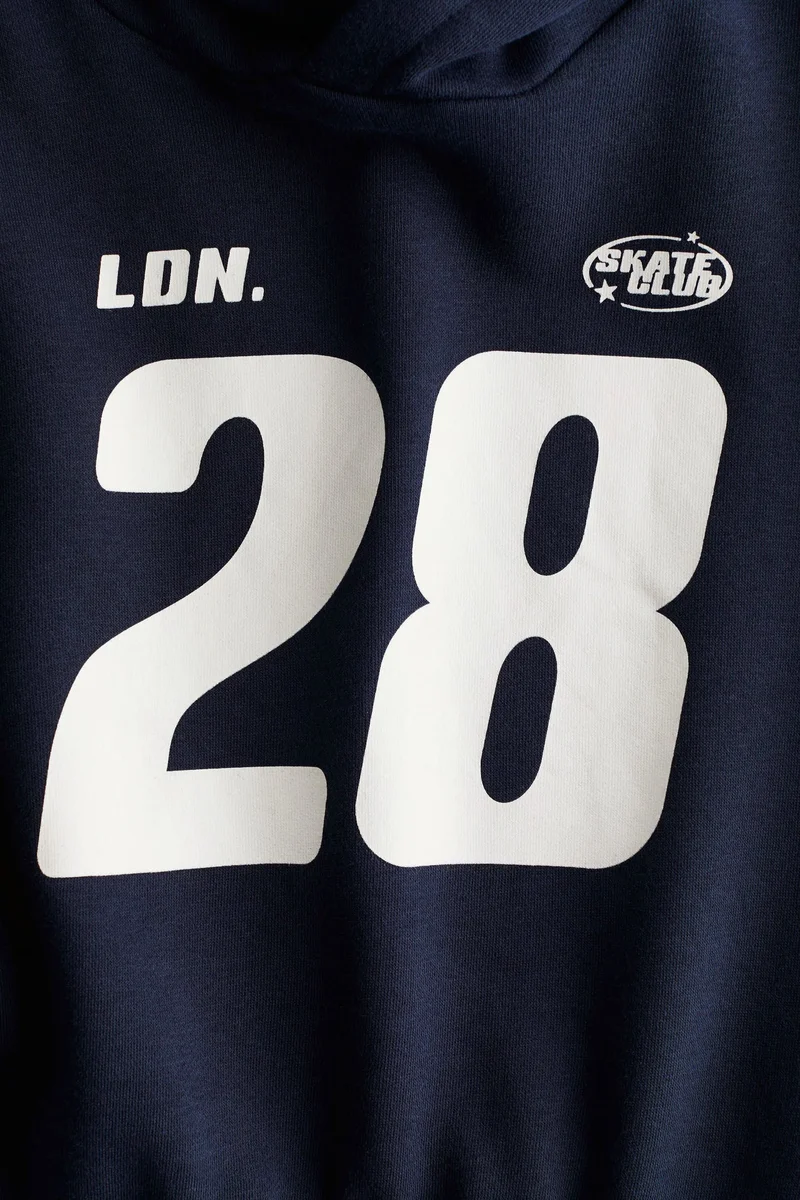 اتش اند ام هودي مزين بطبعة